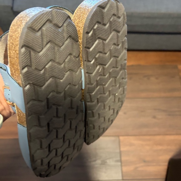 Amazon Women's Light Blue Close-Toe Clogs With Ankle Strap - Picture 6 of 7